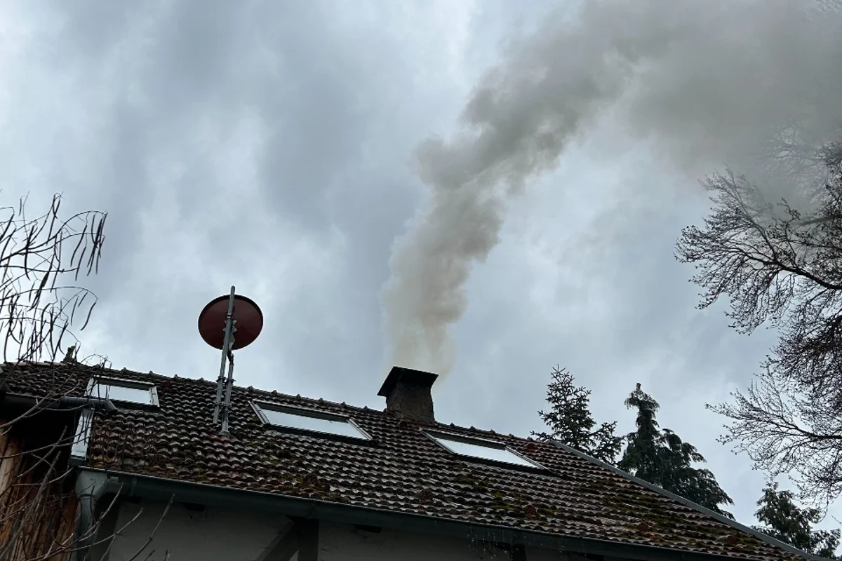 Feuerwehreinsatz in Borgentreich - Verstopfter Kamin führt beinahe zu Kaminbrand