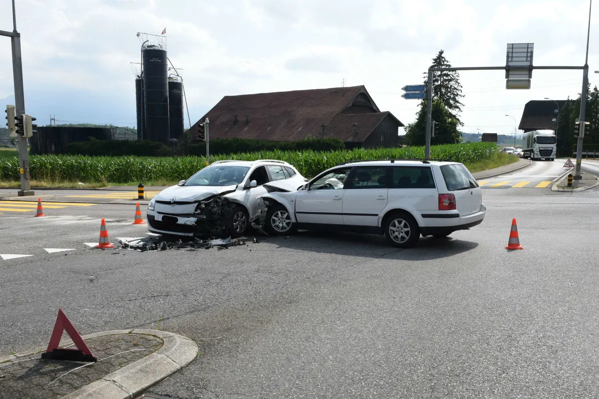 Inwil LU - Zwei Verletzte bei heftiger Kollision