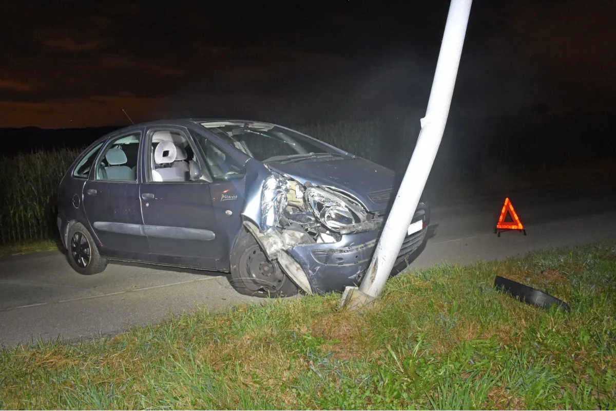 Ermensee  LU - Alkoholisierter Autofahrer prallt in Kandelaber - Führerschein weg