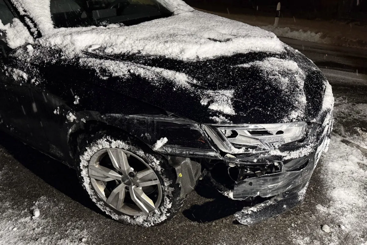 Wienacht AR – Lenker prallt bei Unfall gegen Leitplanke