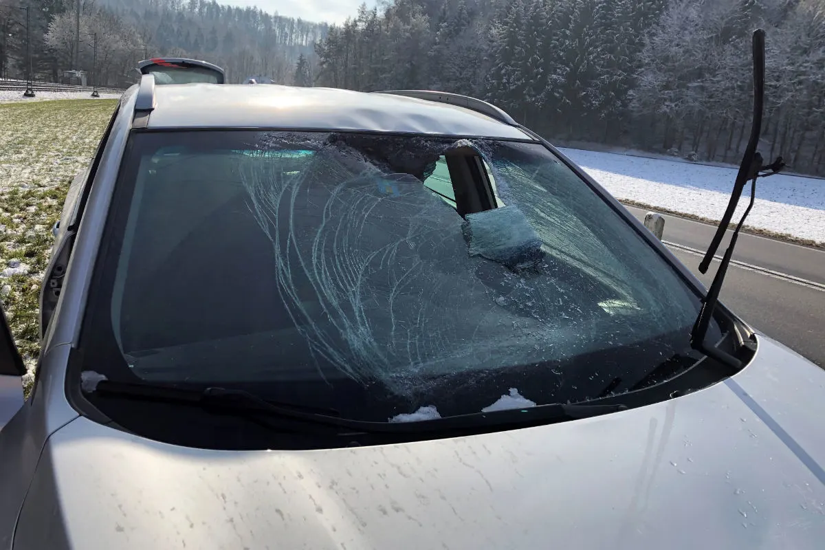Thayngen SH - Unfall infolge von Eisplatten auf einem Sattelschlepper