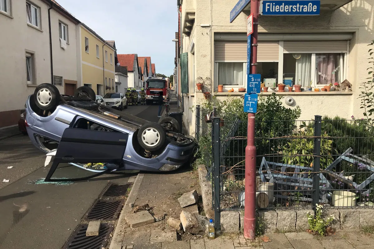 Worms-Leiselheim – PKW schleudert aufs Dach