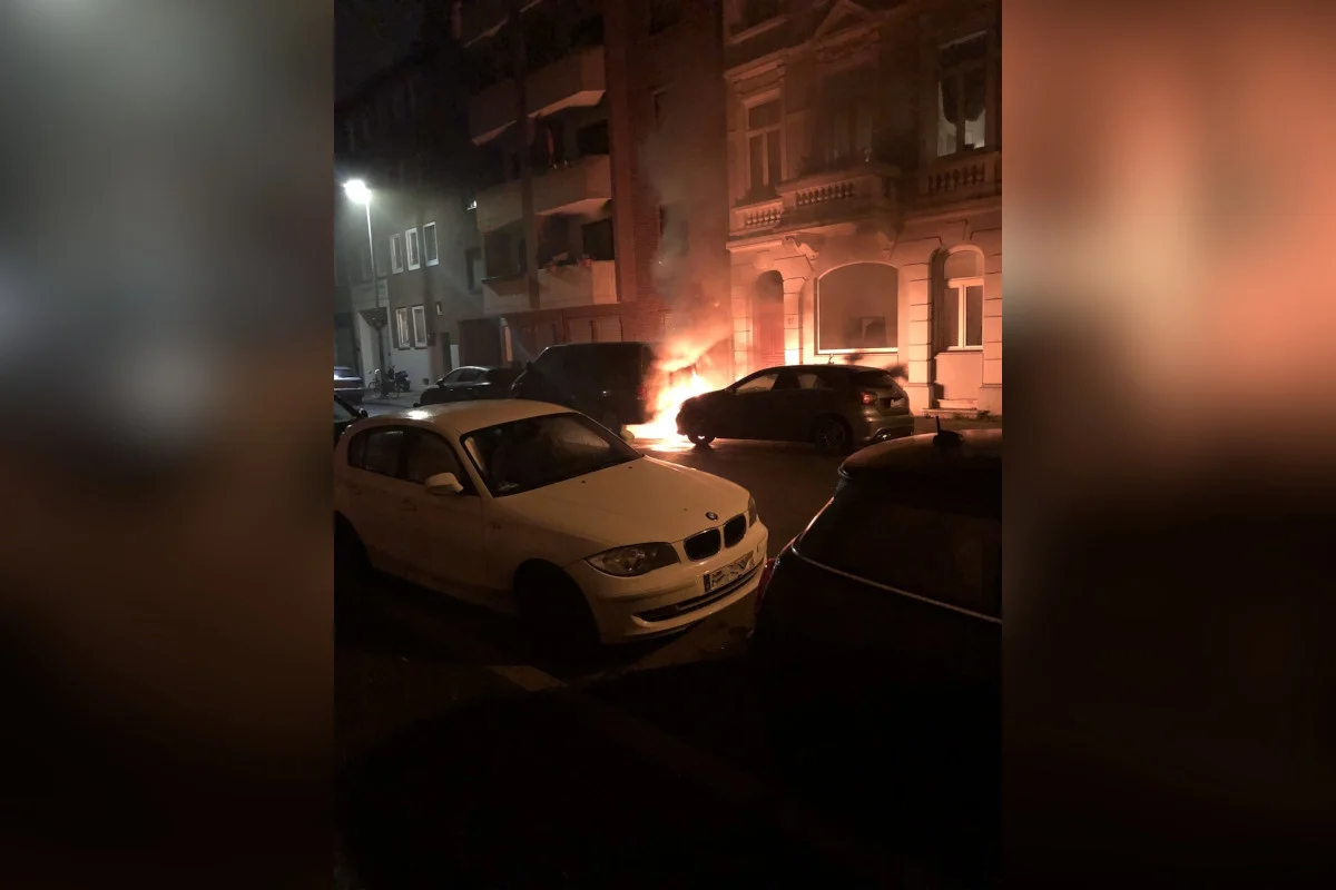 Aachen – Zwei Autos bei Brand stark beschädigt – Hinweise auf Brandstiftung