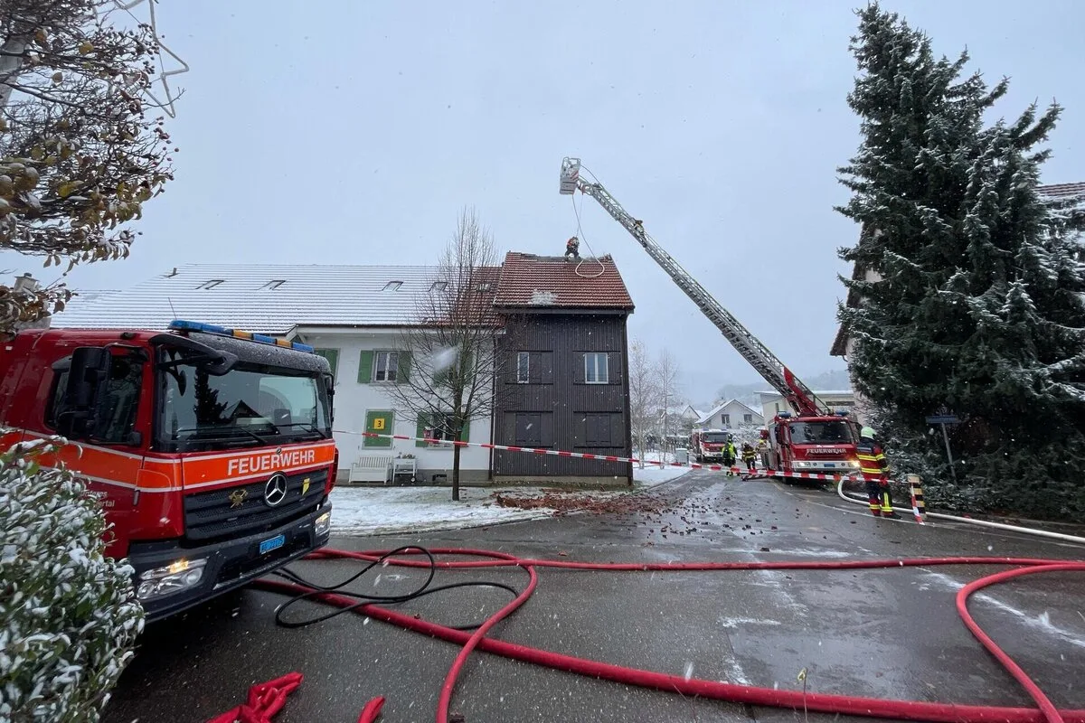 Wallbach AG - Feuer in einem Mehrfamilienhaus ausgebrochen 