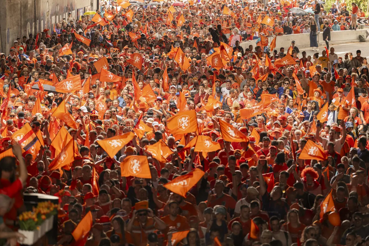 Basel – Fröhlicher Fanmarsch mit 10’000 Personen