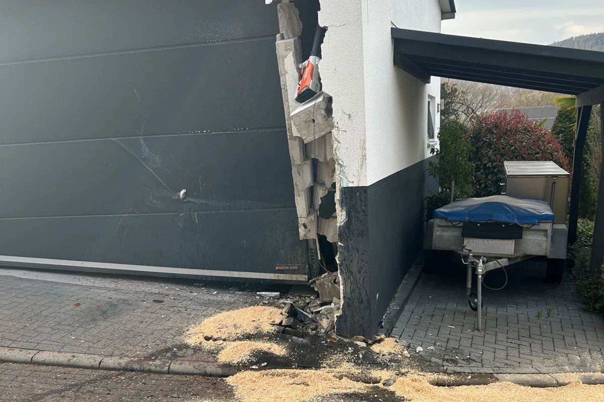 Annweiler – Unimog rollt in Garage