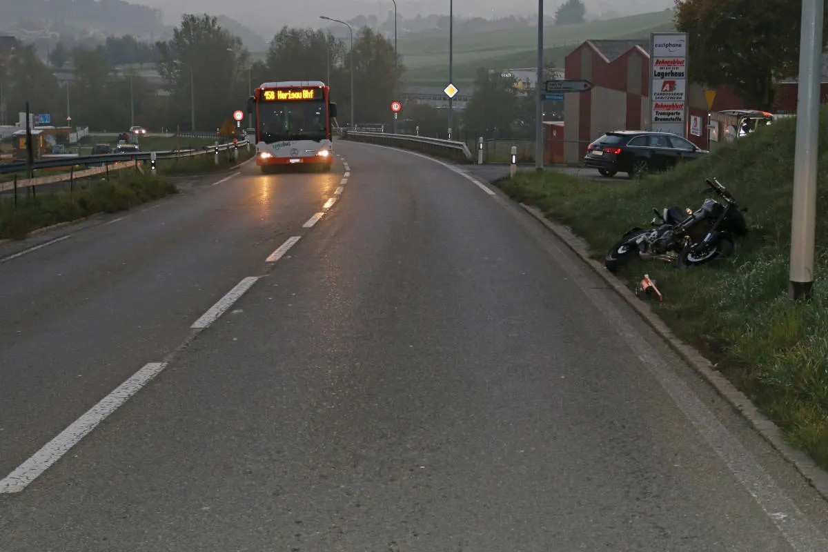 Stadt St.Gallen SG - Motorradlenker verursacht Auffahrunfall mit fünf Fahrzeugen