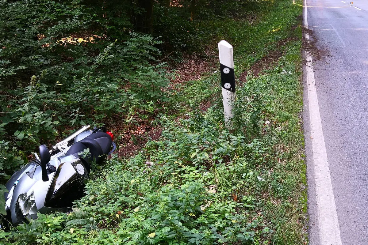 Kradfahrer nach Kollision mit Reh ins Krankenhaus