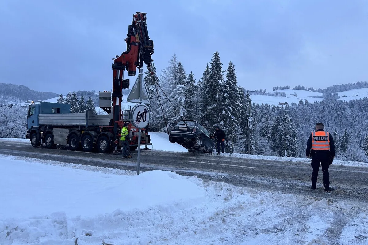 Kanton Appenzell Ausserrhoden - Unfälle auf schneebedeckten Fahrbahnen