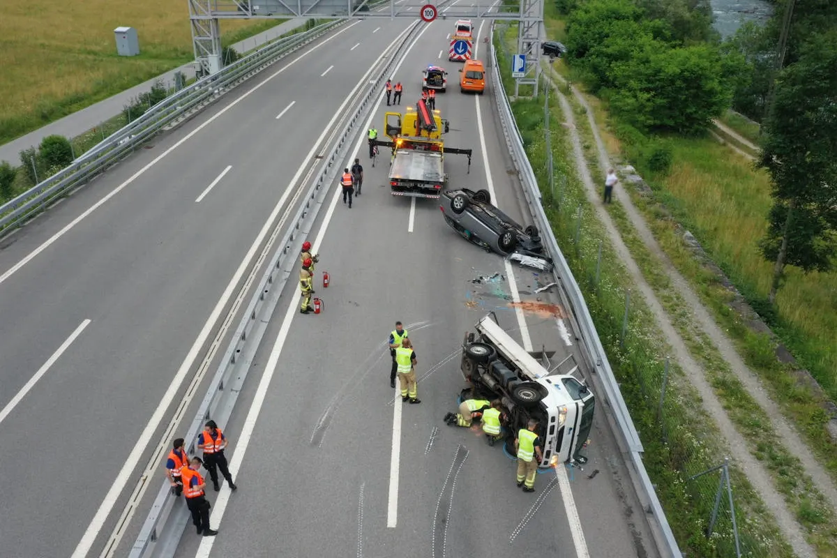 A13 Lumino GR – Auffahrkollision fordert zwei Verletzte