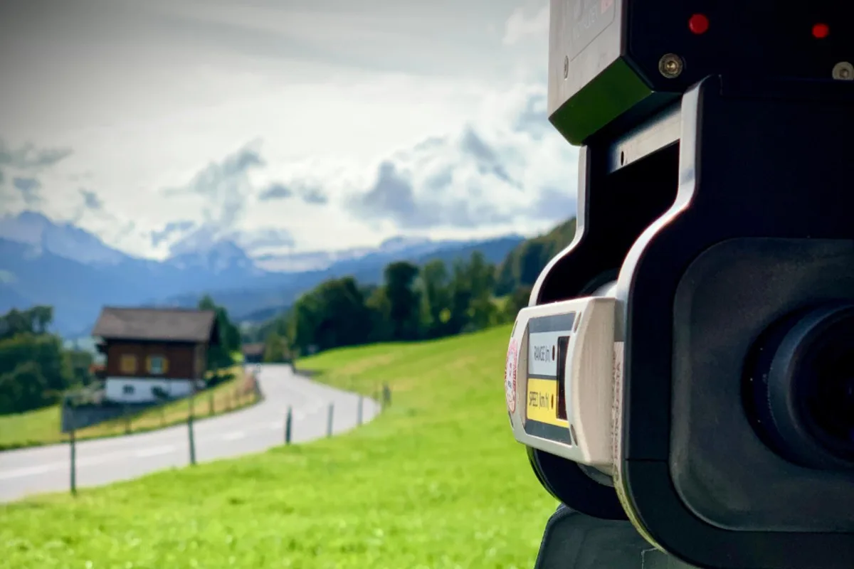Geschwindigkeitskontrollen an Glaubenbergstrasse OW - 21 Motorräder zu schnell
