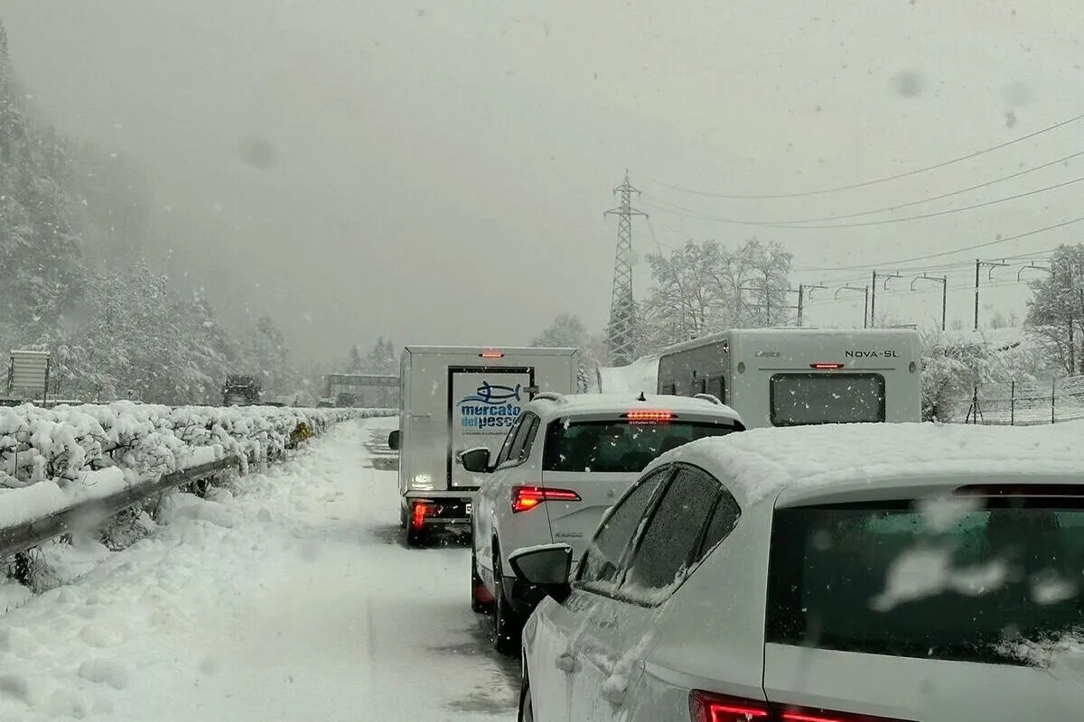 A2 Gotthardstrecke wegen Starkschneefall bis auf weiteres gesperrt