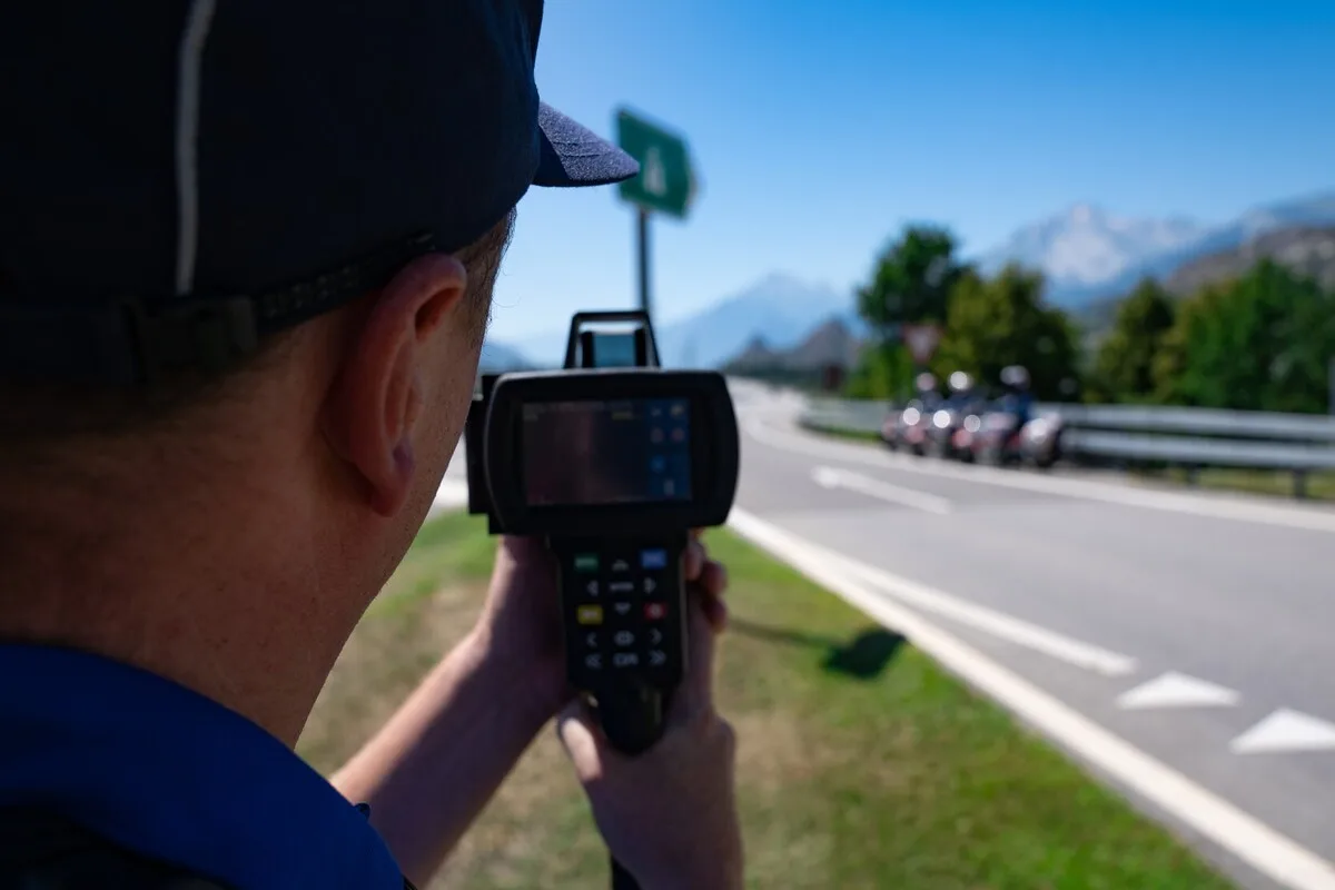 Wallis - Raser mit 149 km/h statt 80 km/h unterwegs
