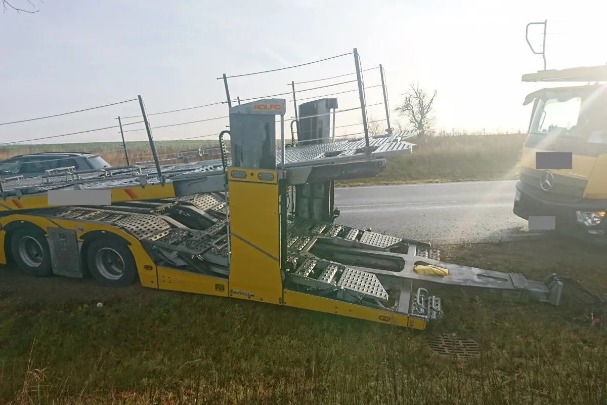 Erfurt - Autotransporter verliert Anhänger 