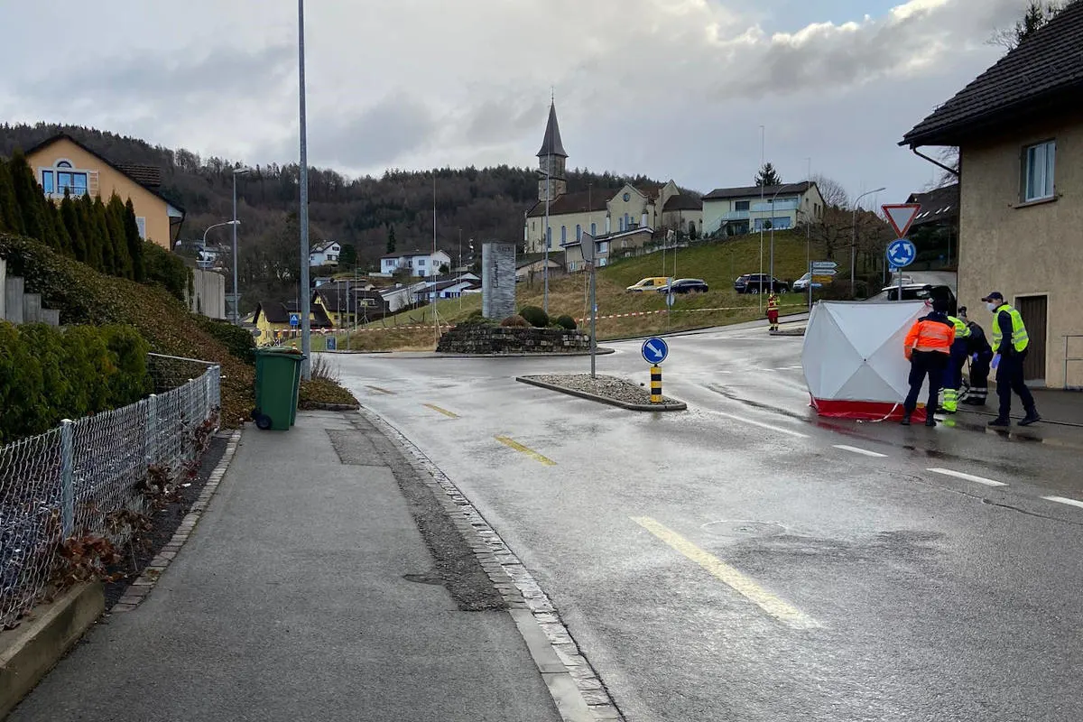 Tödlicher Unfall in Gebenstorf AG – Velofahrer von Lastwagen überfahren