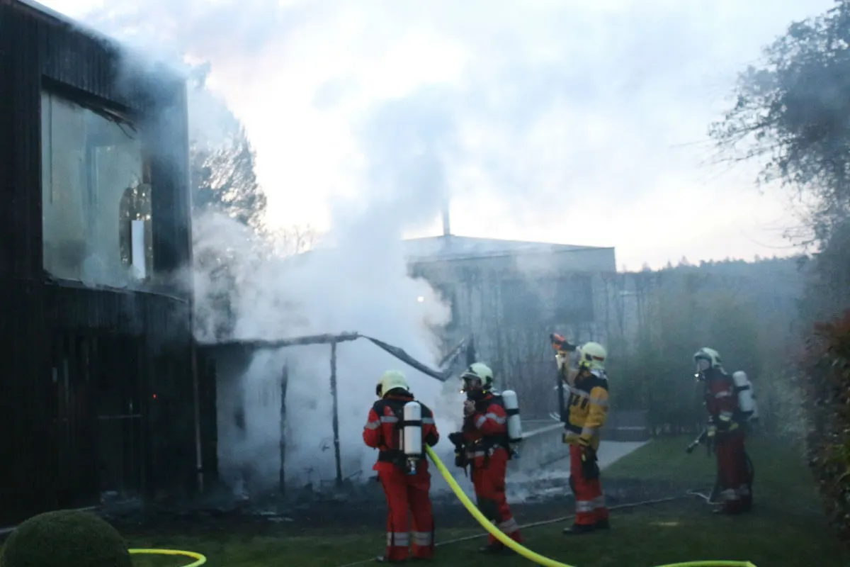 Küsnacht ZH - Brand verursacht hohen Sachschaden