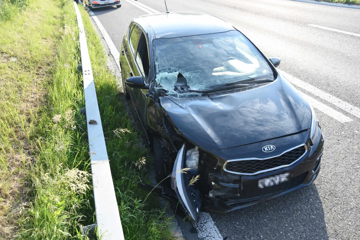 Unfall zwischen Auto und Lastwagen bei Kriessern SG auf der Autobahn 