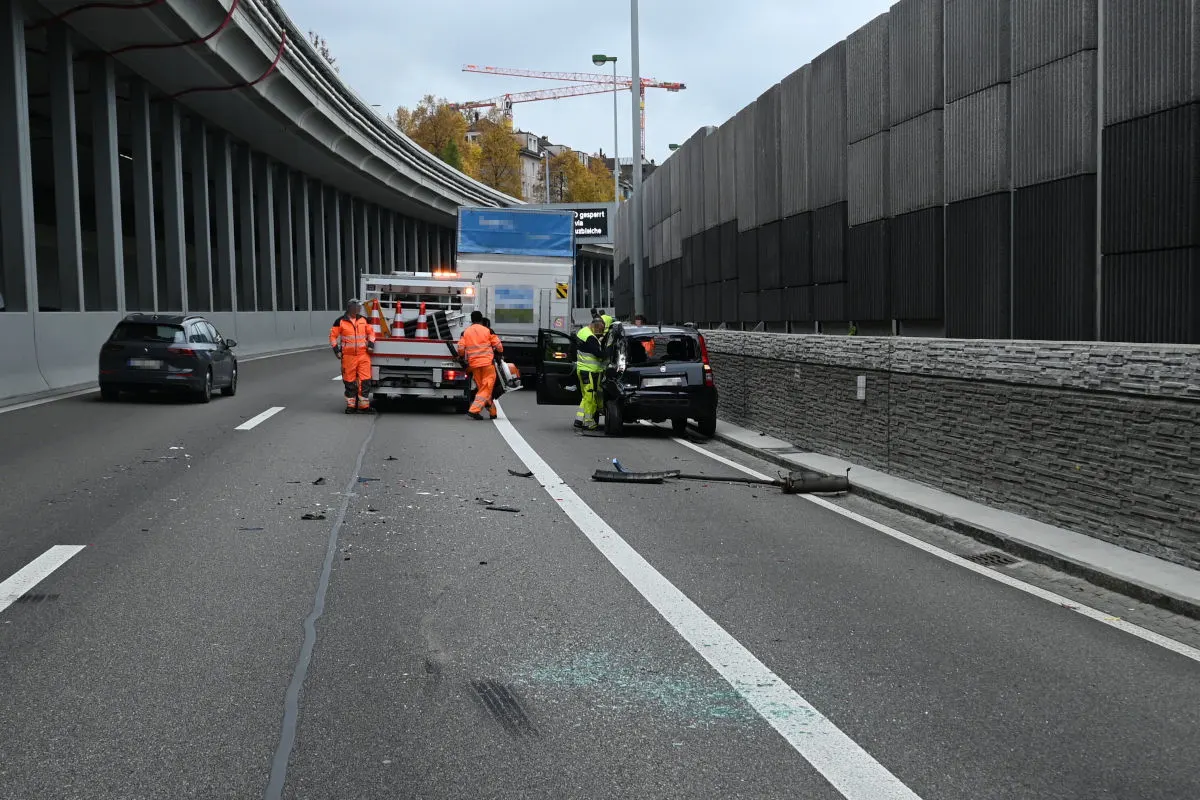 A1 St. Gallen SG – Automobilistin bei Unfall mit Lkw verletzt