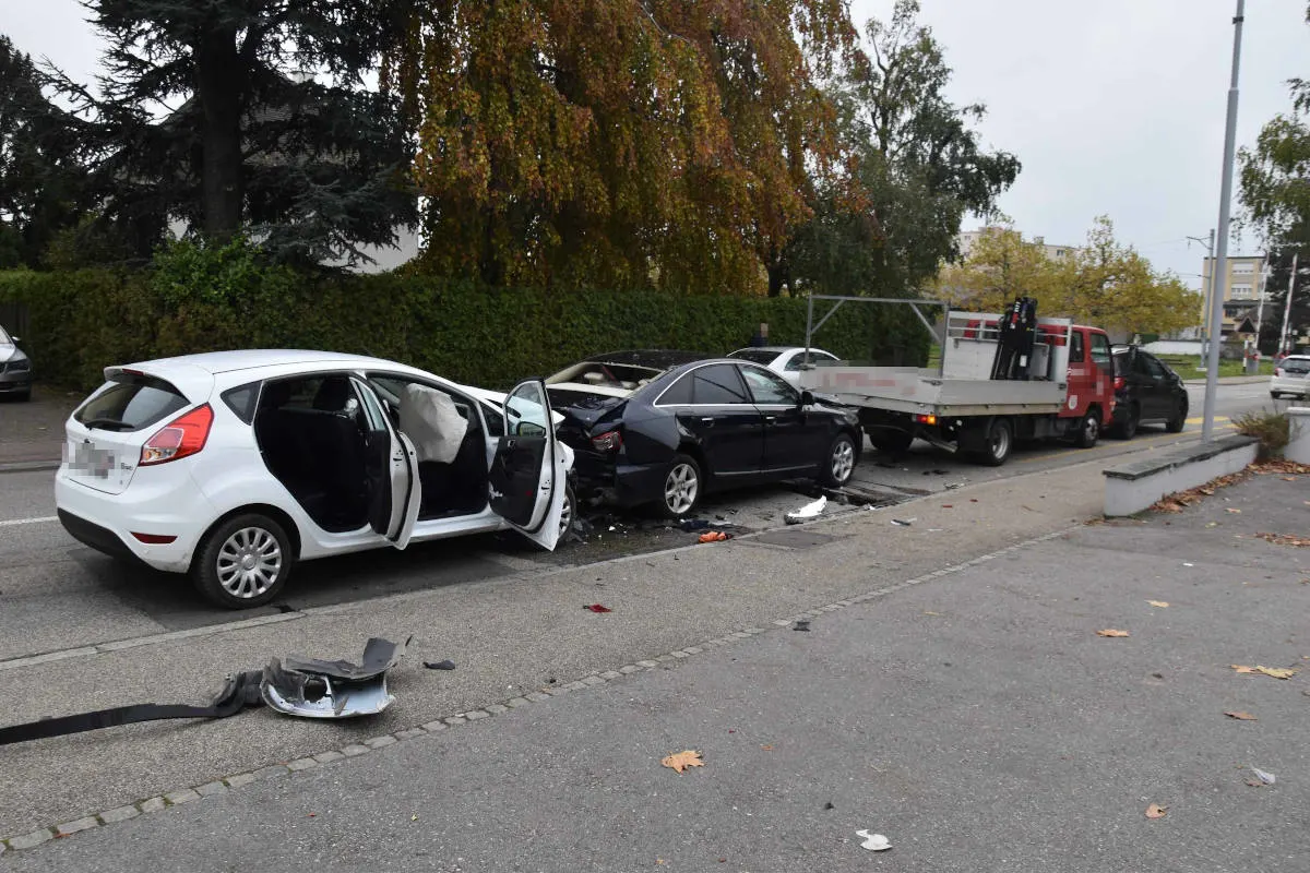 Oensingen SO - Auffahrkollision mit vier Fahrzeugen