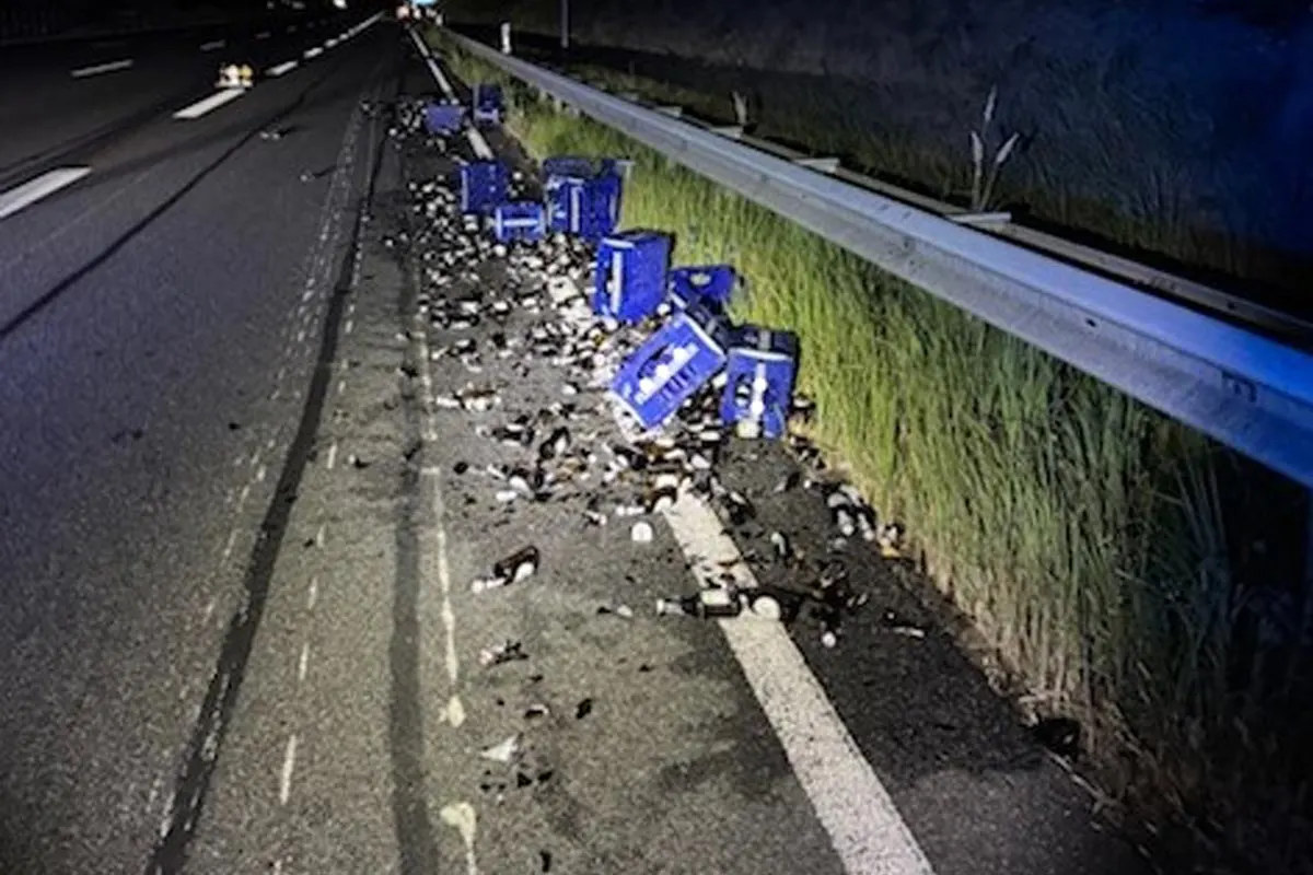 A1 Oyten NI – Alkoholisierter Lkw-Fahrer verliert Ladung nach Unfall
