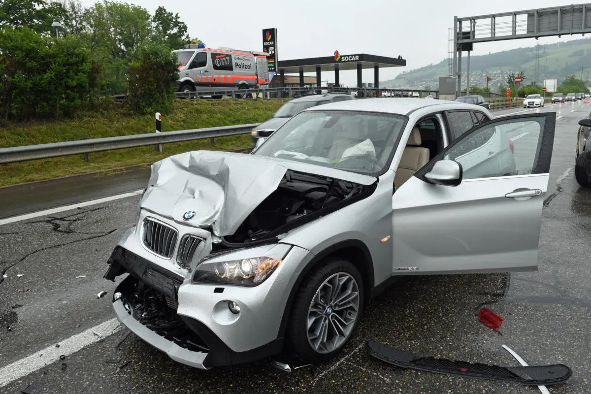 A14 Inwil LU - Auffahrkollision mit mehreren Fahrzeugen
