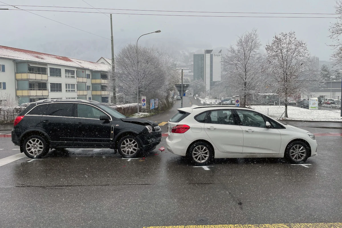 Stadt St. Gallen – Mehrere Verkehrsunfälle am Samstag auf verschneiten Strassen