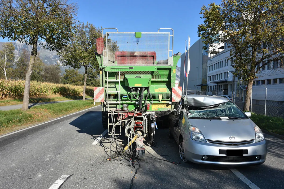Gamprin FL - Traktor verliert Anhänger