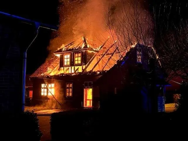 Eldingen-Hohnhorst – Scheune durch Brand komplett zerstört
