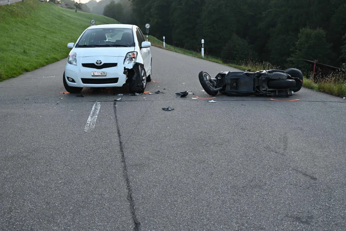 Degersheim SG – Zusammenstoss zwischen Auto und Motorrad