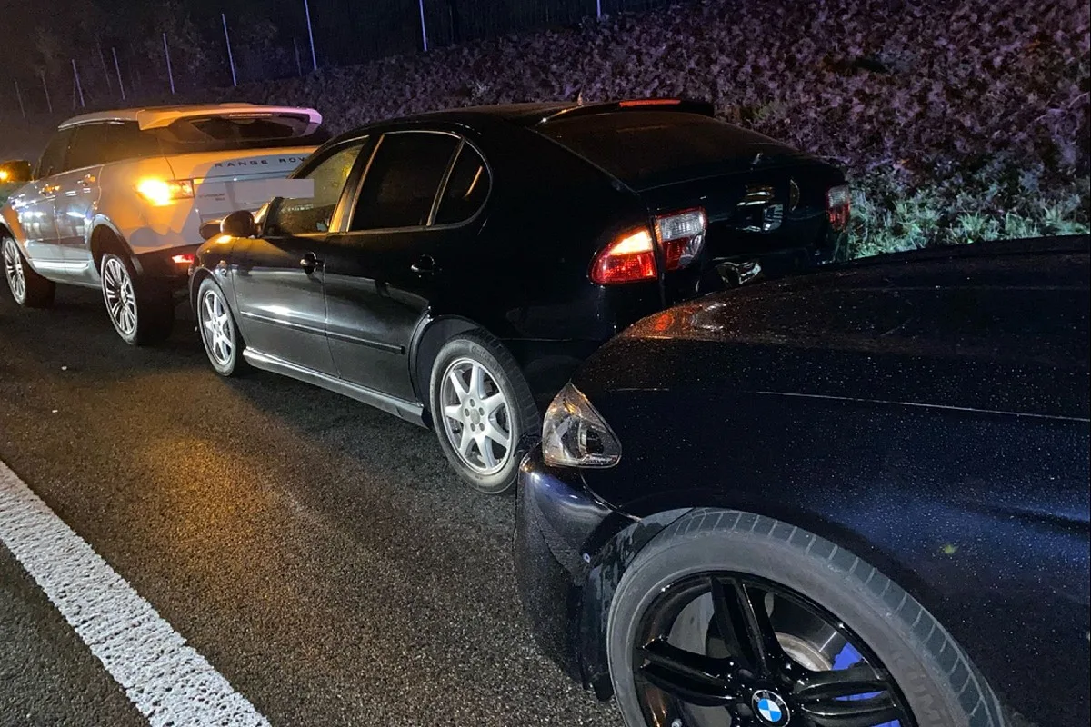 Füllinsdorf BL - Vier Fahrzeuge in Auffahrkollision verwickelt