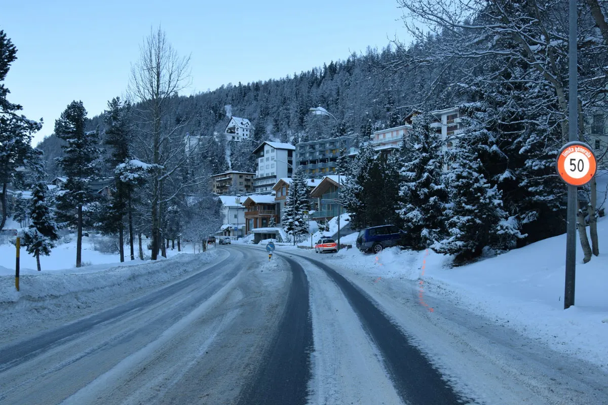 St. Moritz GR - Totalschaden nach Ausweichmanöver - Zeugenaufruf