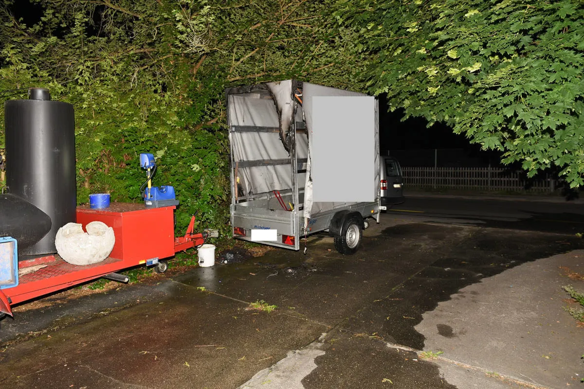 Stadt SH - Zeugenaufruf zu Brand eines Sachentransportanhängers an der Nordstrasse