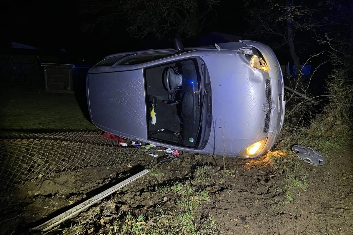 Waldsee RP - Toyota kippt bei Unfall auf die Seite