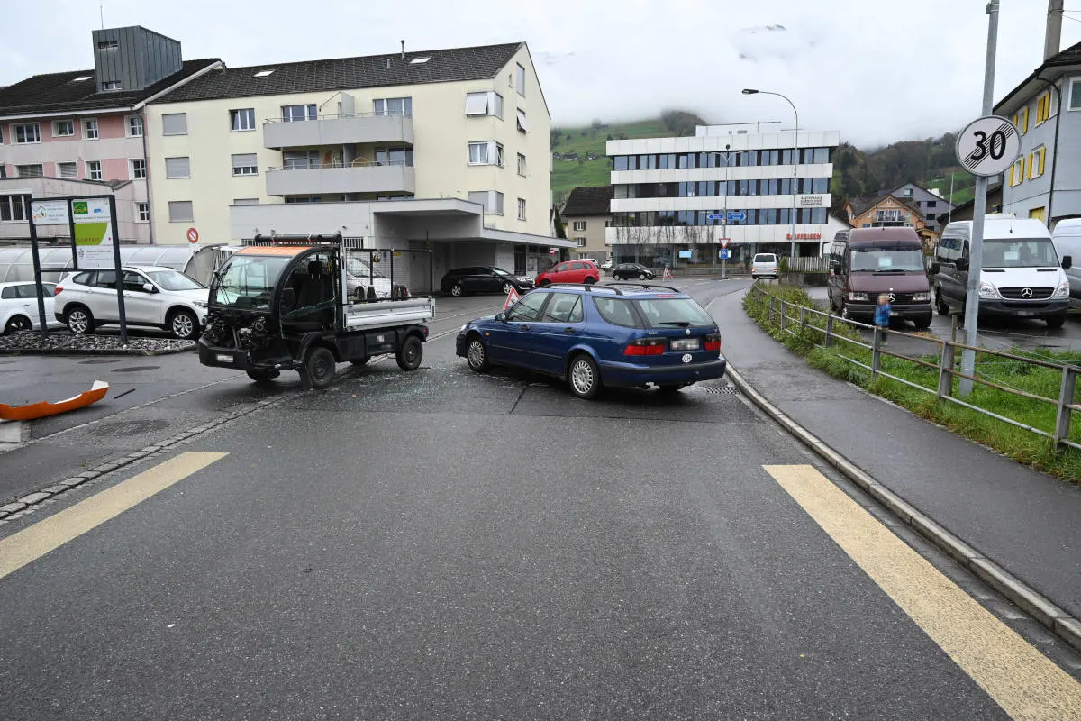 Grabs SG – Beim Abbiegen in Lieferwagen gekracht