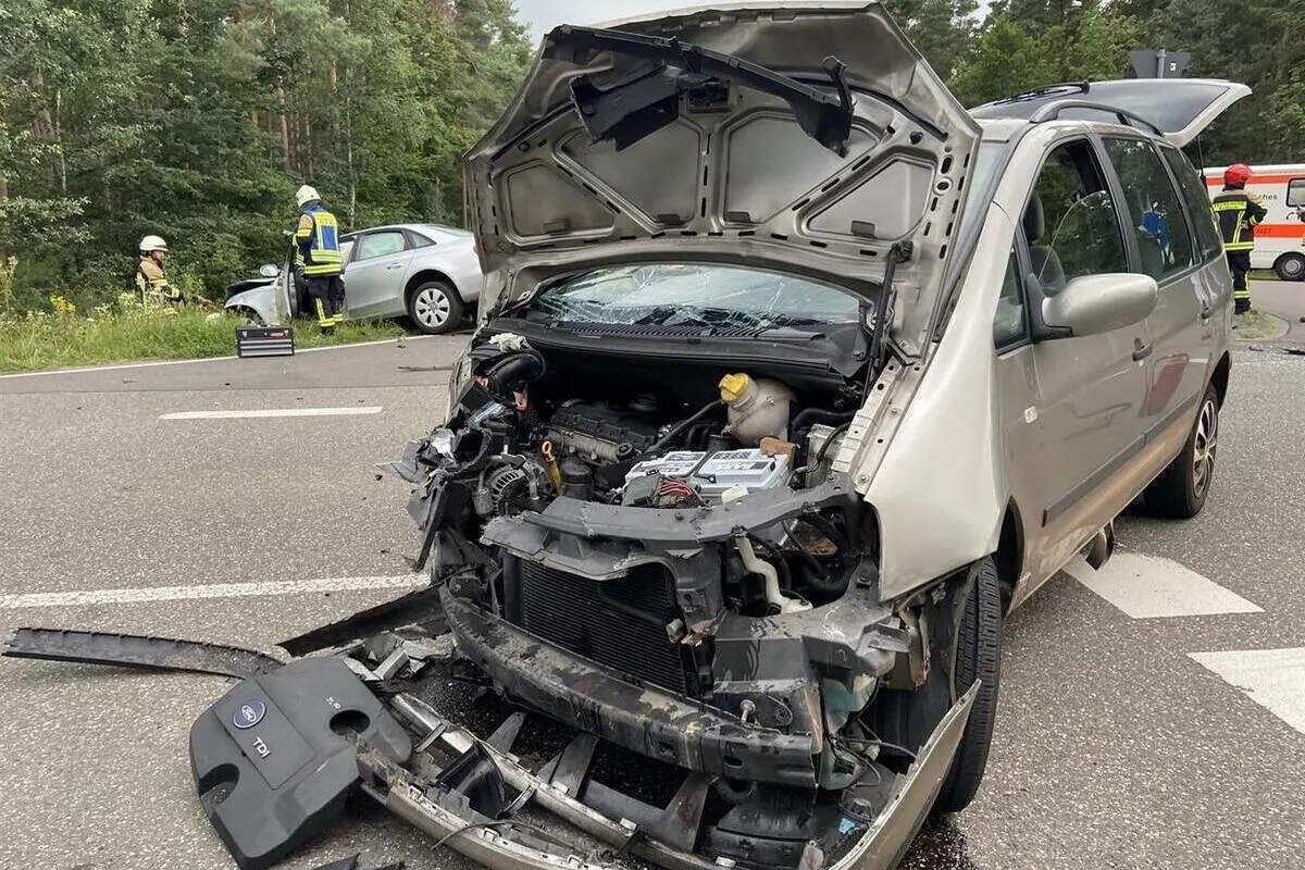 Haßloch - Mehrere Personen bei schwerem Unfall verletzt