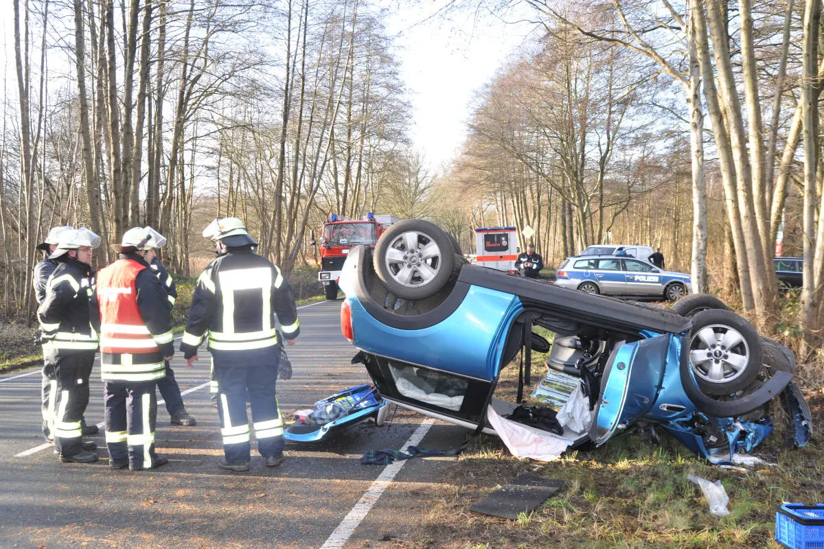 Beedenbostel / Eldingen: Zwei Schwerverletzte bei Verkehrsunfall