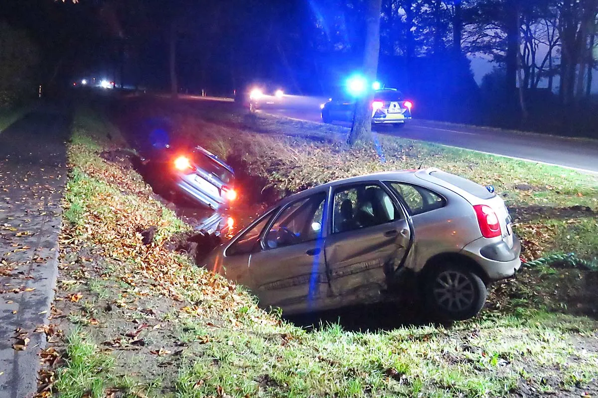 Verkehrsunfall  in Bad Zwischenahn - Zwei Pkw landeten im Graben