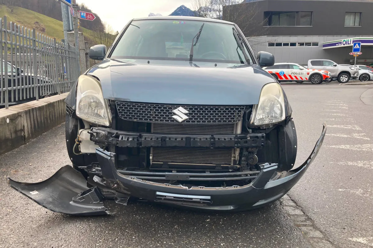 Schwanden GL – Beim Abbiegen Kollision verursacht