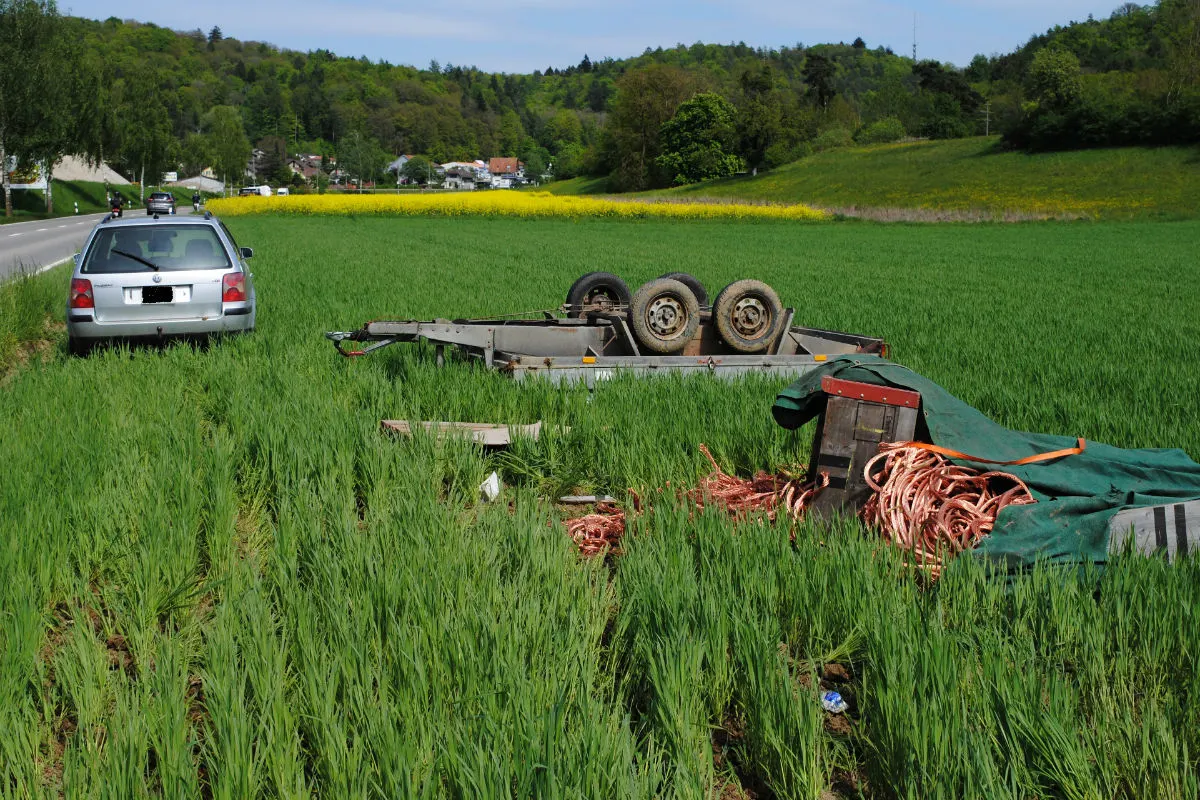  Beringen: SH - Alleinunfall mit Auto endete im Acker