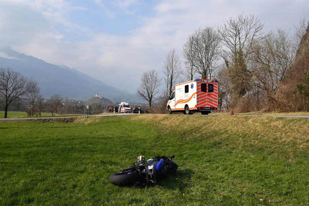 Fläsch GR – Kollision zweier Motorräder fordert zwei verletzte Töfffahrer