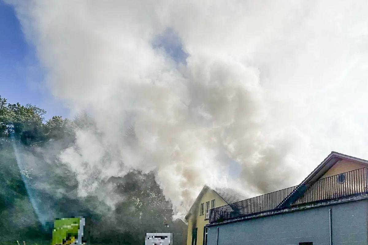 Effretikon ZH - Brand heute Vormittag in Gewerbehaus fordert grossen Sachschaden