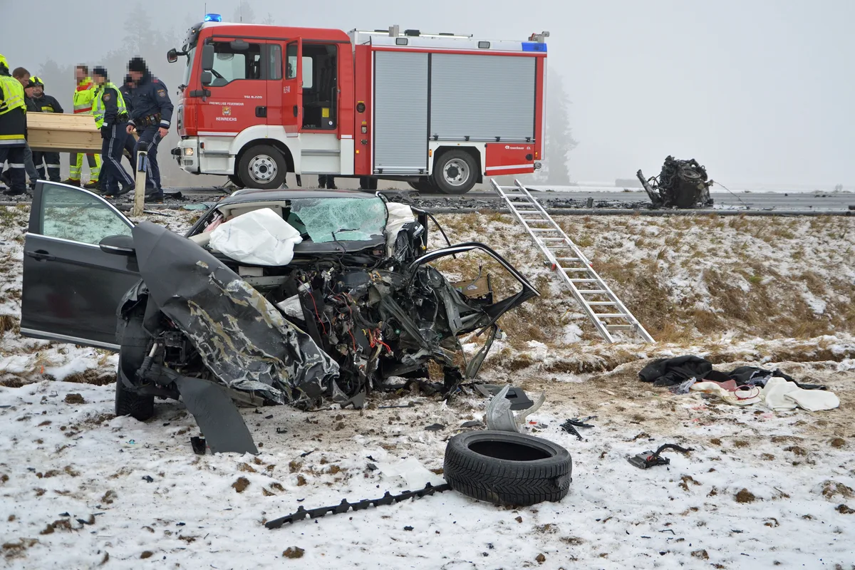 B2 bei Großrupprechts – Schwerer Verkehrsunfall fordert zwei Menschenleben