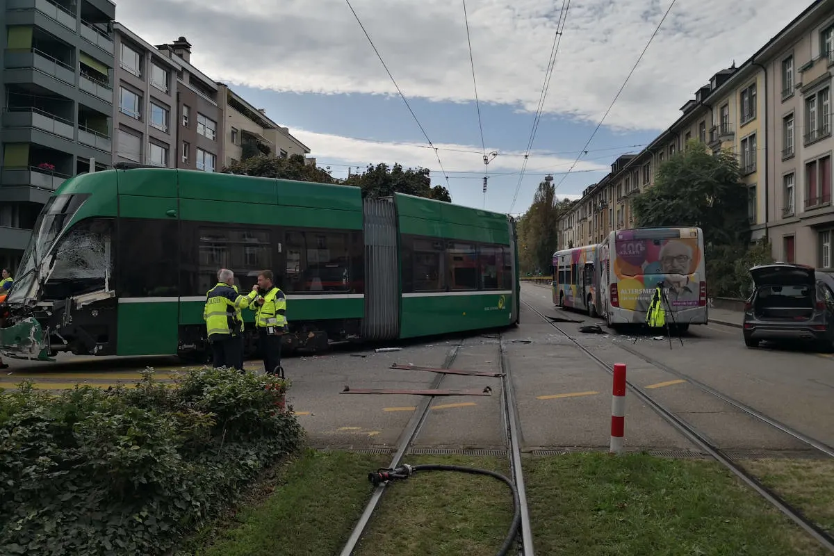 Basel BS - Verkehrsunfall mit mehreren Verletzten