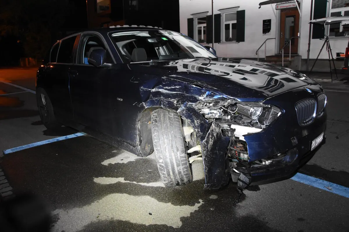 Rorschacherberg SG - Alkoholisiert gegen ein parkiertes Auto gefahren