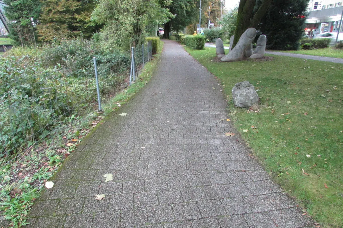 Unfall in Glarus – Fahrradfahrer nach Sturz im Spital