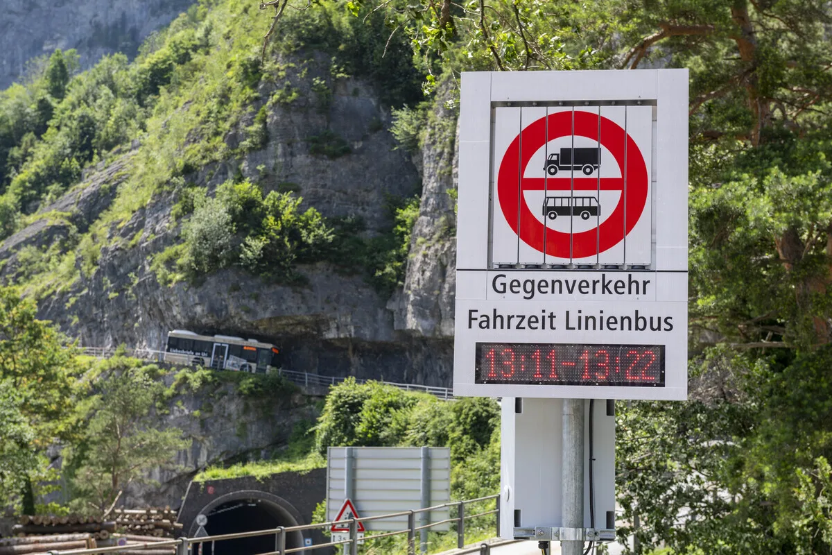 Kanton Uri - Digitale Tafel hilft den Verkehr zu regeln