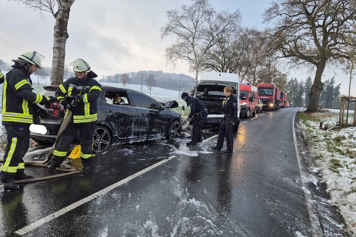 Arnsberg NW – Sieben Verletzte bei Unfall von Pkw und Kleinbus