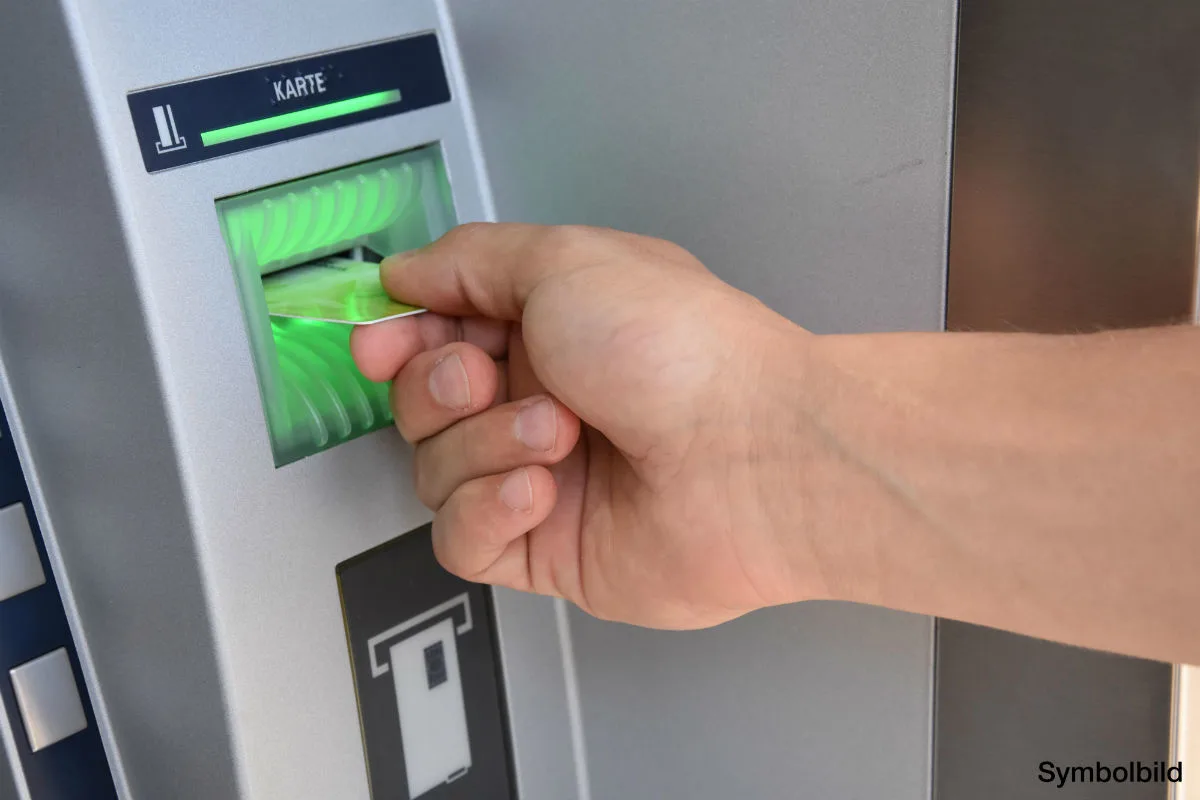 Salzburg - Pin-Code erspäht und Bargeld im vierstelligen Bereich gestohlen