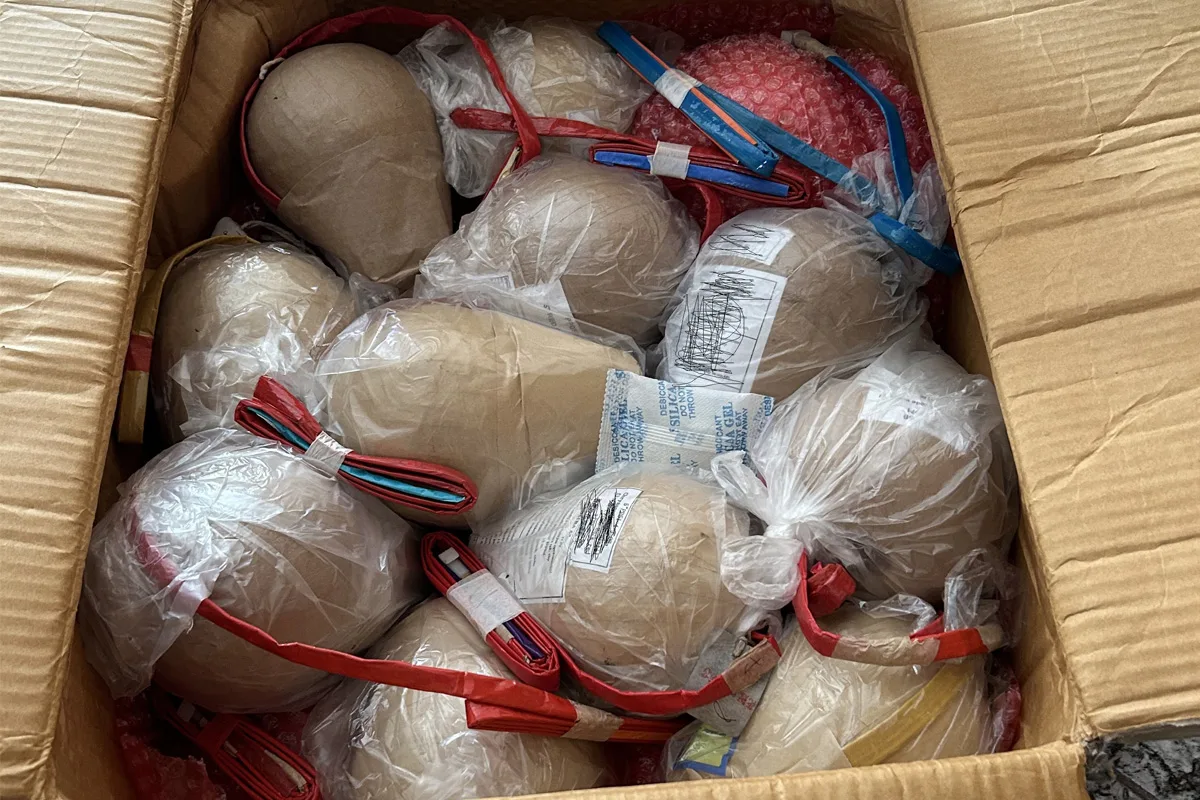 Günzburg – Zoll stellt hochgefährliche Kugelbomben sicher