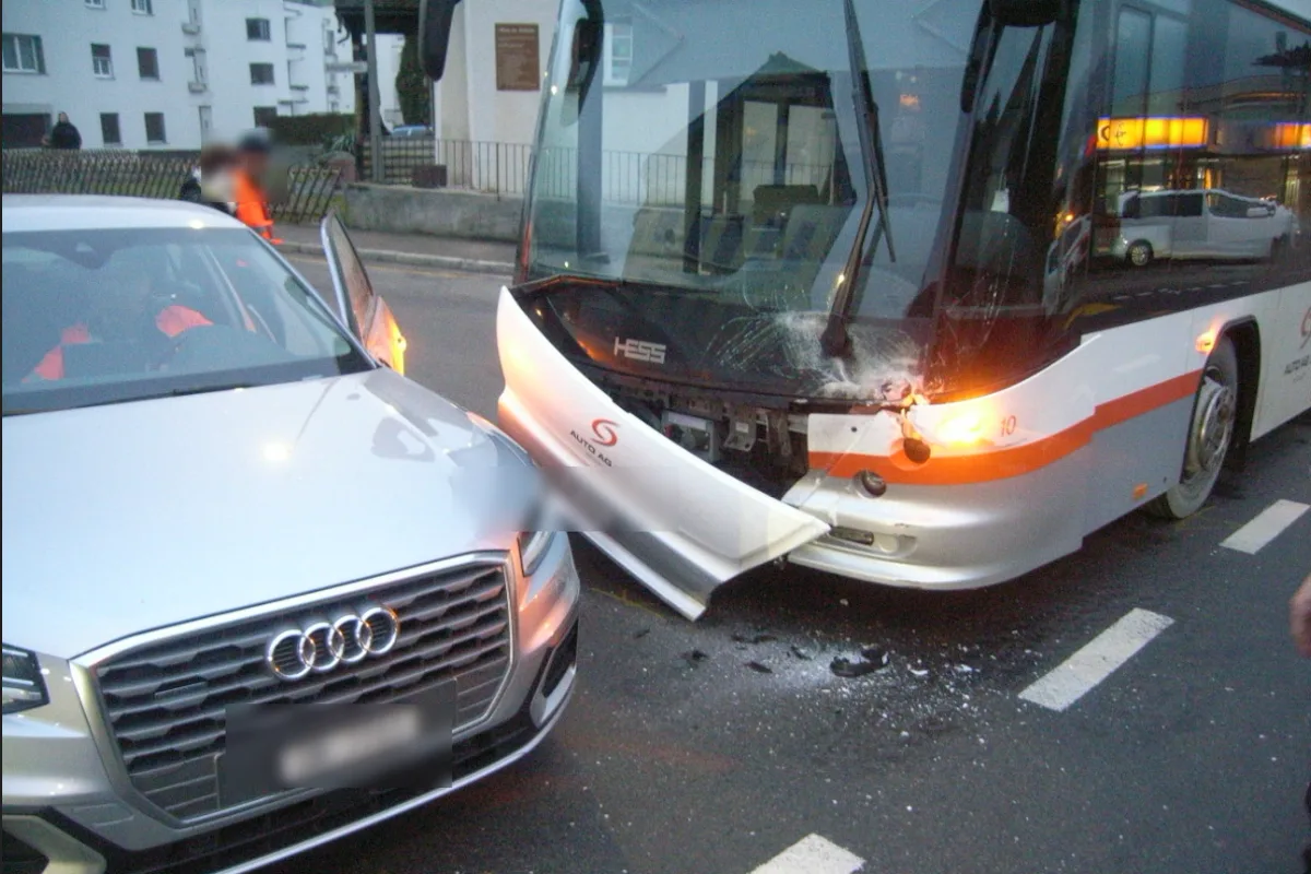 Schattdorf UR – Kollision zwischen Personenwagen und Linienbus 